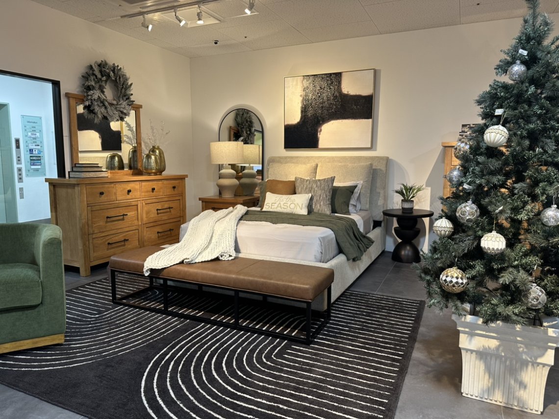 ノスタルジックムードのベッドルームコーデ