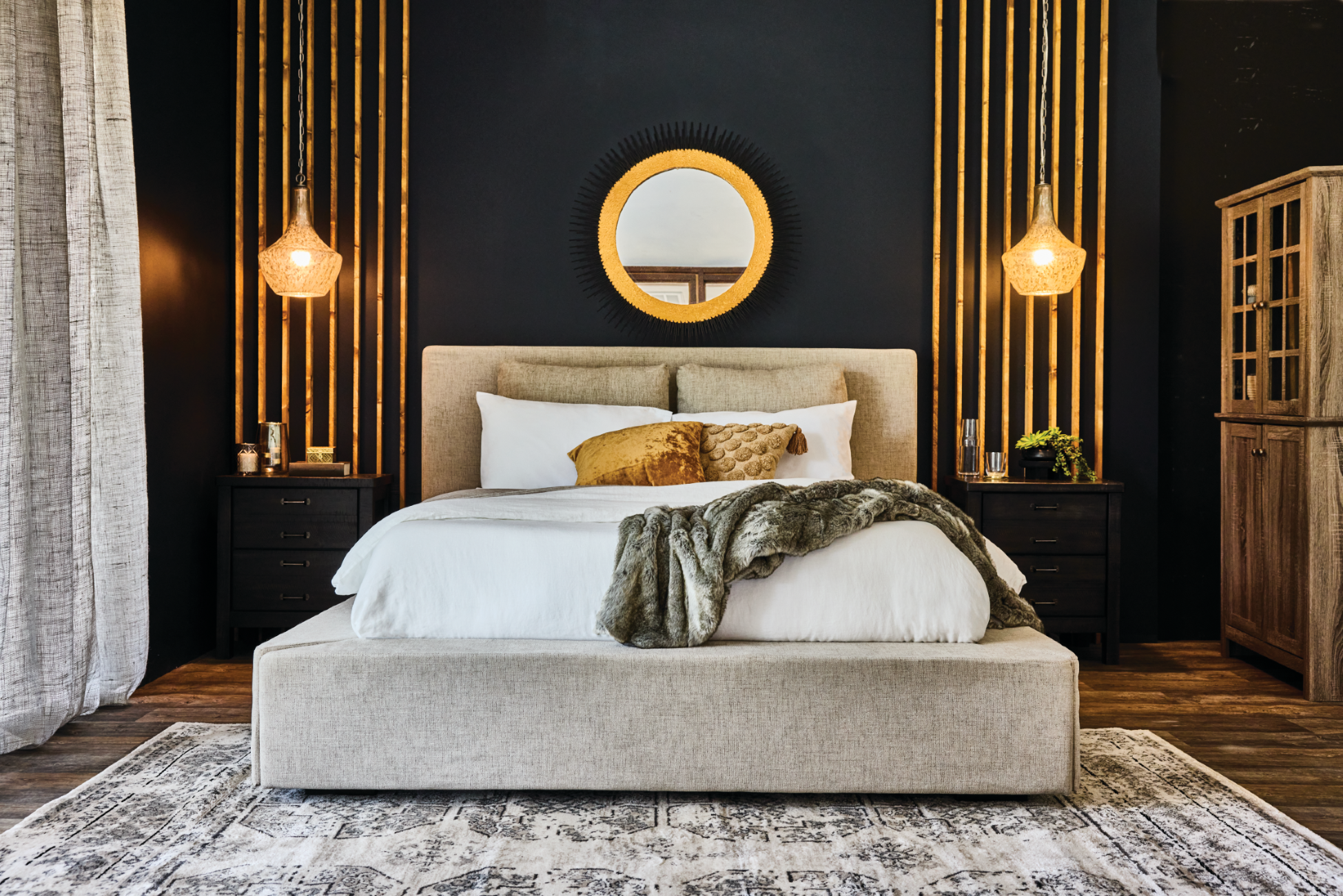 クイーンの布張りベッドフレーム