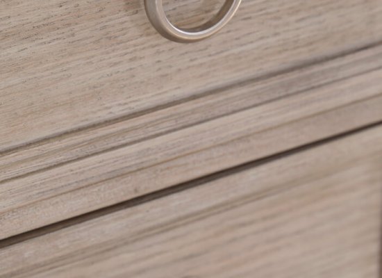 シルバーの取手が特徴的